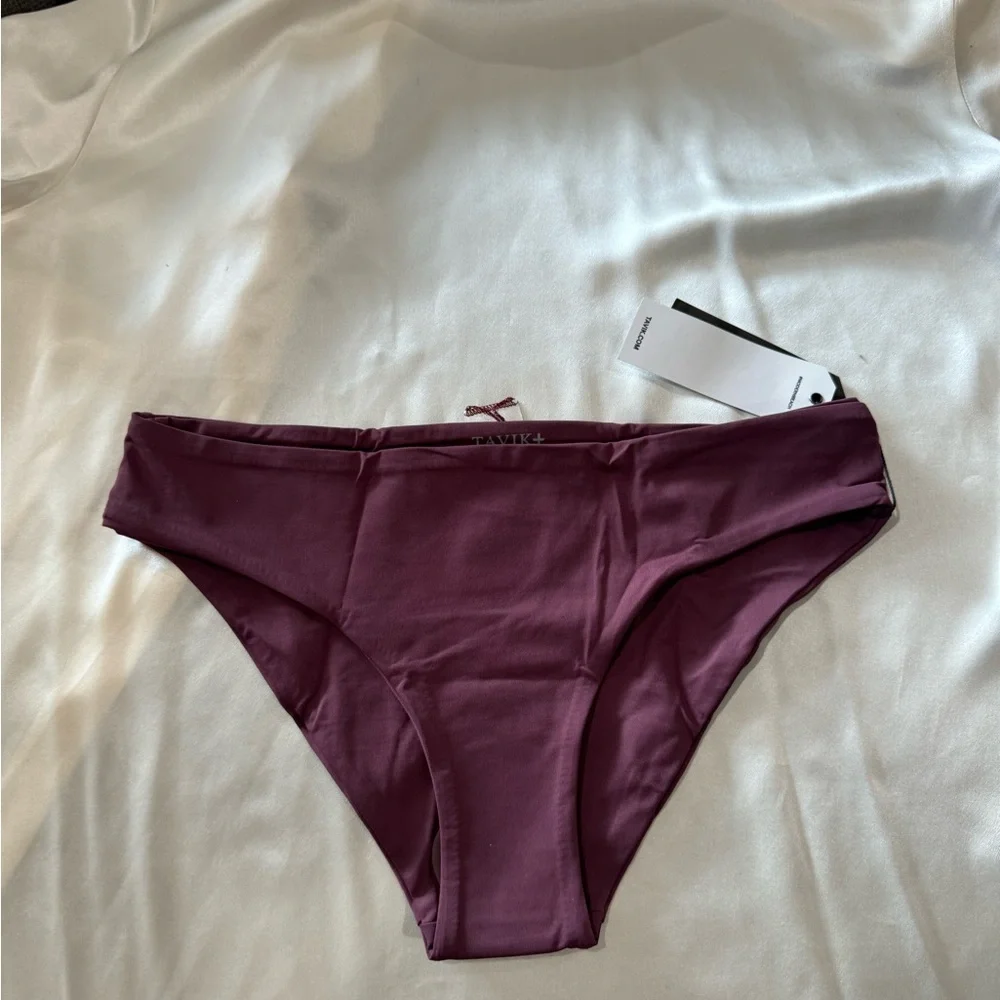 BUNDLE 2 ITEMS FOR $8✨ FINAL SALE✨ TAVIK full coverage swimming bottom 💐